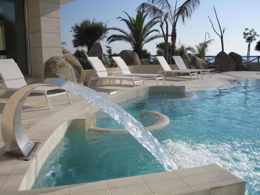 Hotel Villaggio Cala Di Volpe Capo Vaticano Luaran gambar