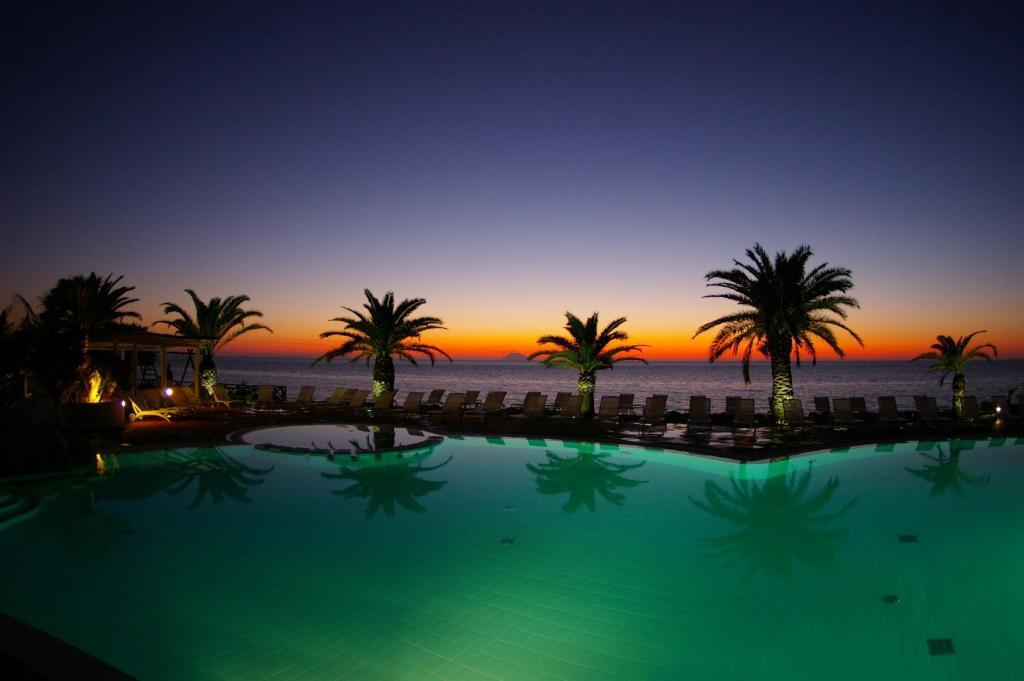 Hotel Villaggio Cala Di Volpe Capo Vaticano Luaran gambar