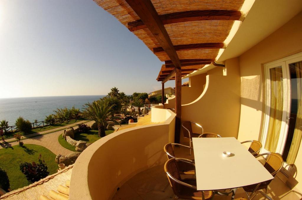 Hotel Villaggio Cala Di Volpe Capo Vaticano Luaran gambar