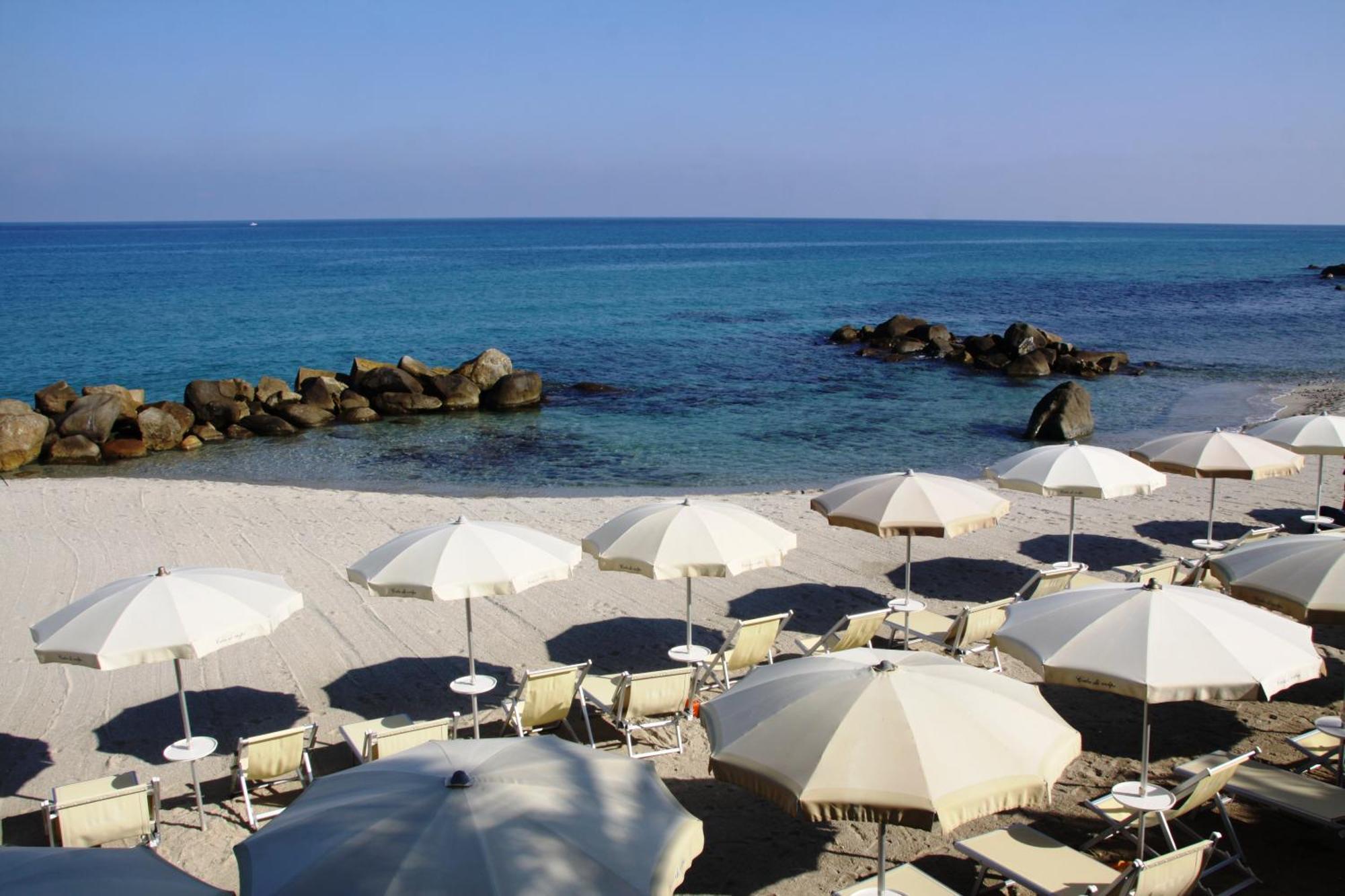 Hotel Villaggio Cala Di Volpe Capo Vaticano Luaran gambar