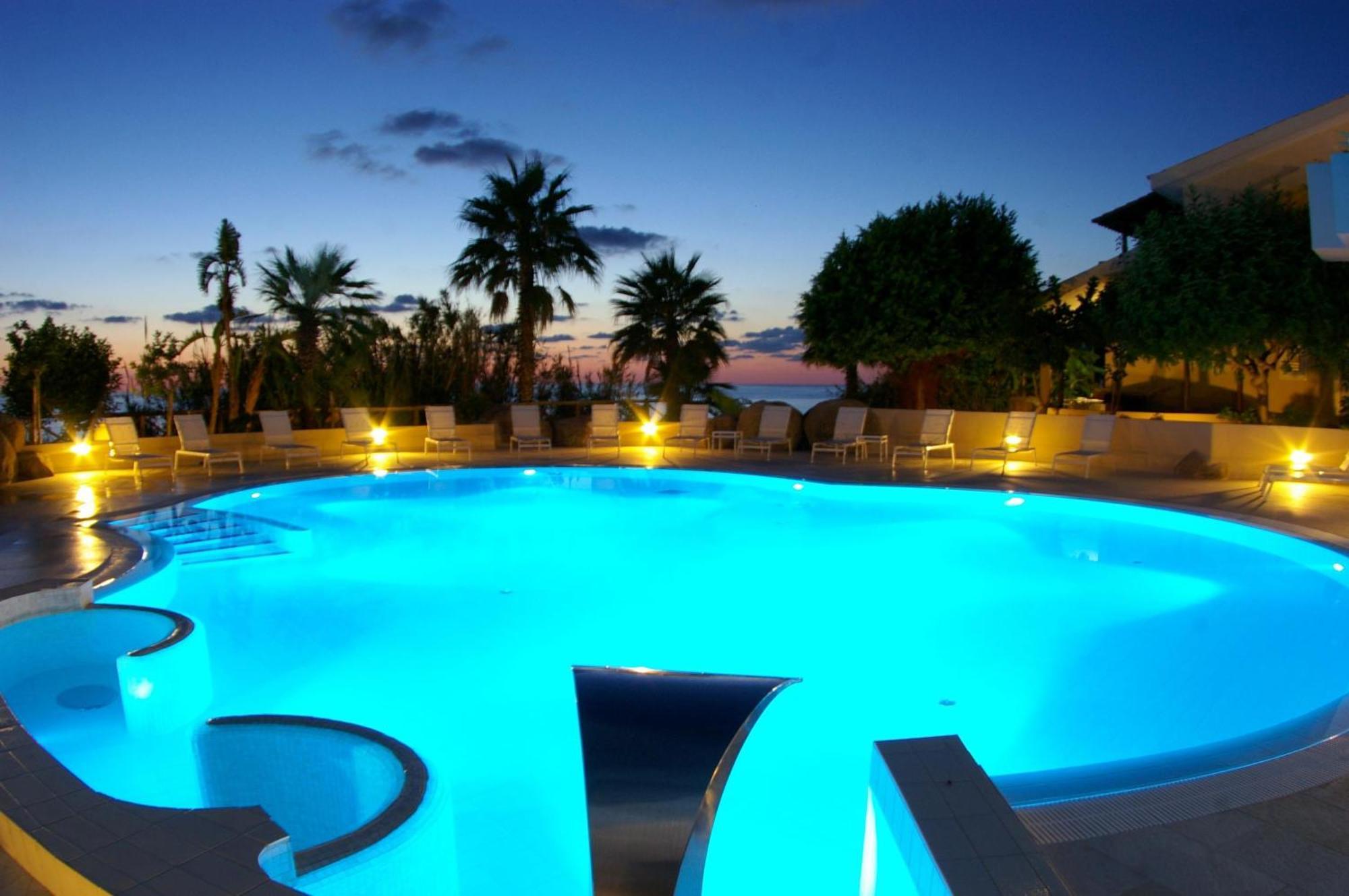 Hotel Villaggio Cala Di Volpe Capo Vaticano Luaran gambar