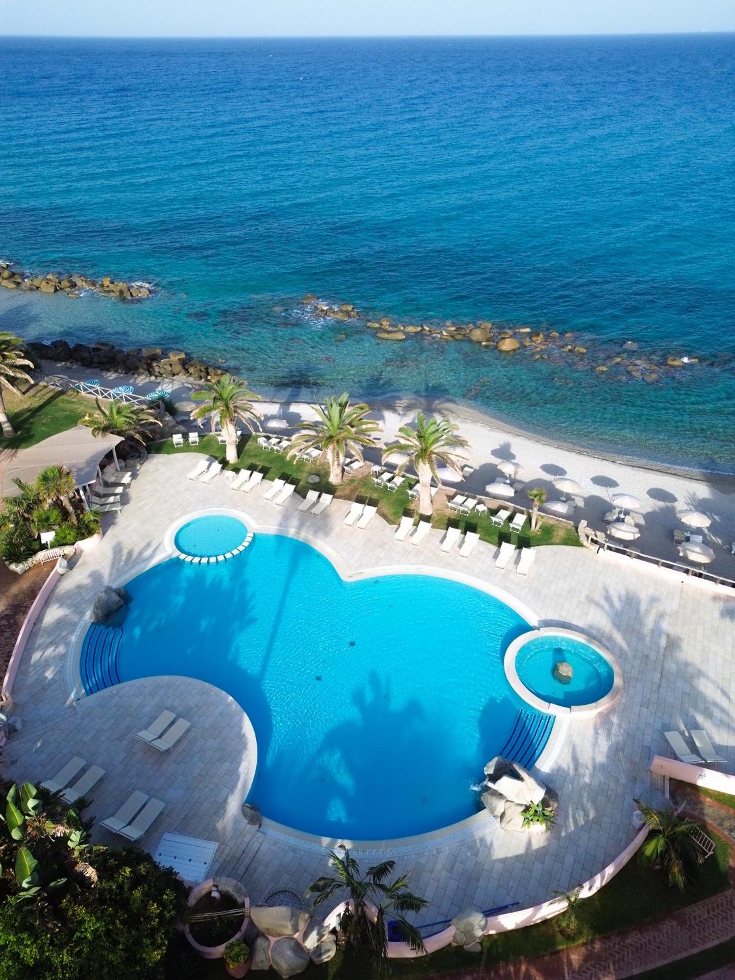Hotel Villaggio Cala Di Volpe Capo Vaticano Luaran gambar