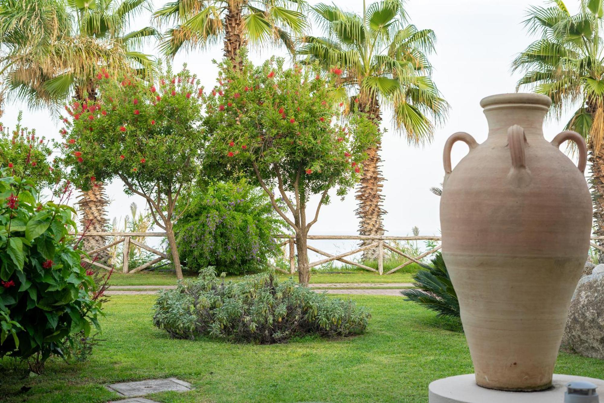 Hotel Villaggio Cala Di Volpe Capo Vaticano Luaran gambar