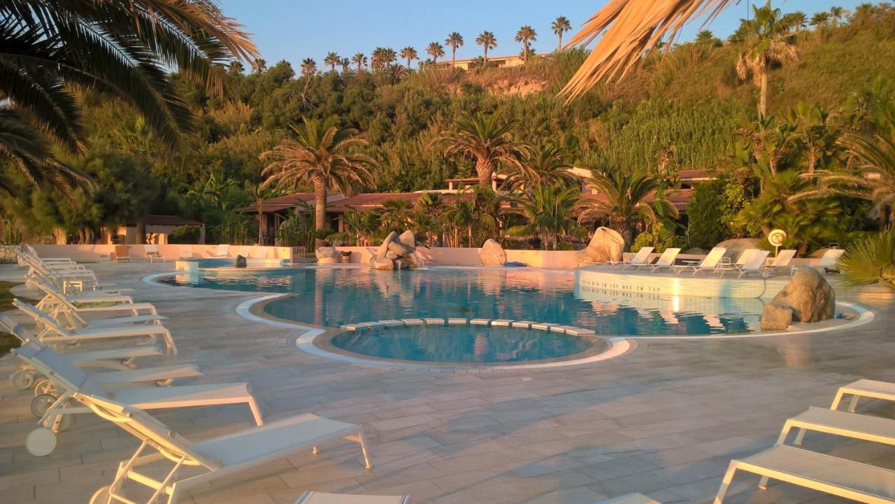 Hotel Villaggio Cala Di Volpe Capo Vaticano Luaran gambar