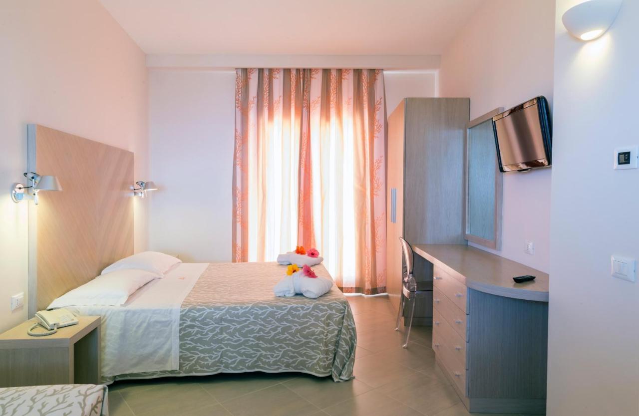 Hotel Villaggio Cala Di Volpe Capo Vaticano Luaran gambar